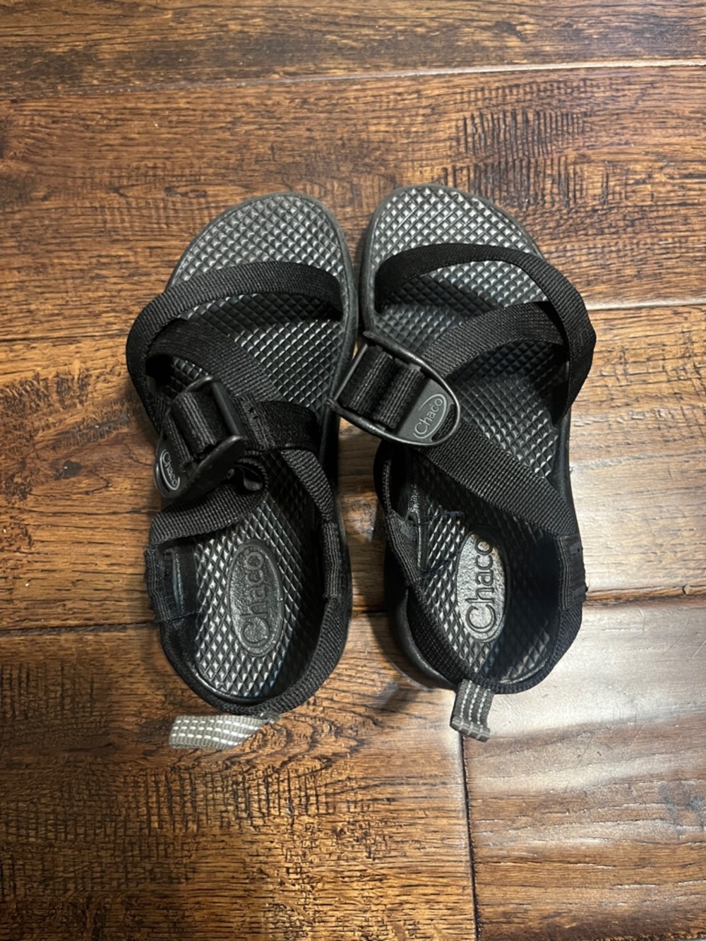 Unisex Black Strapped Kids Outdoor Sandals - Picture 2 of 4